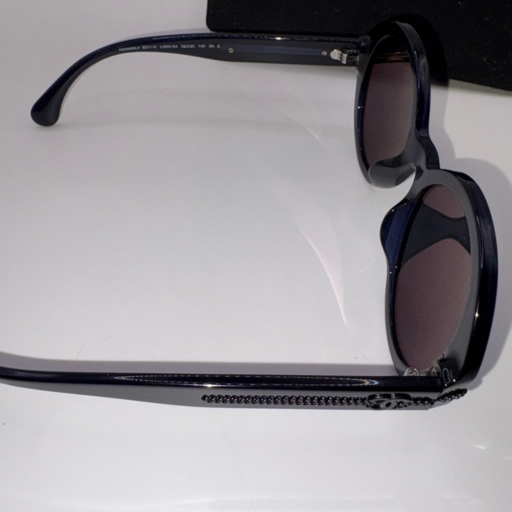 💙SOLD🖤Chanel Navy Blue Sunglasses - Picture 2 of 13